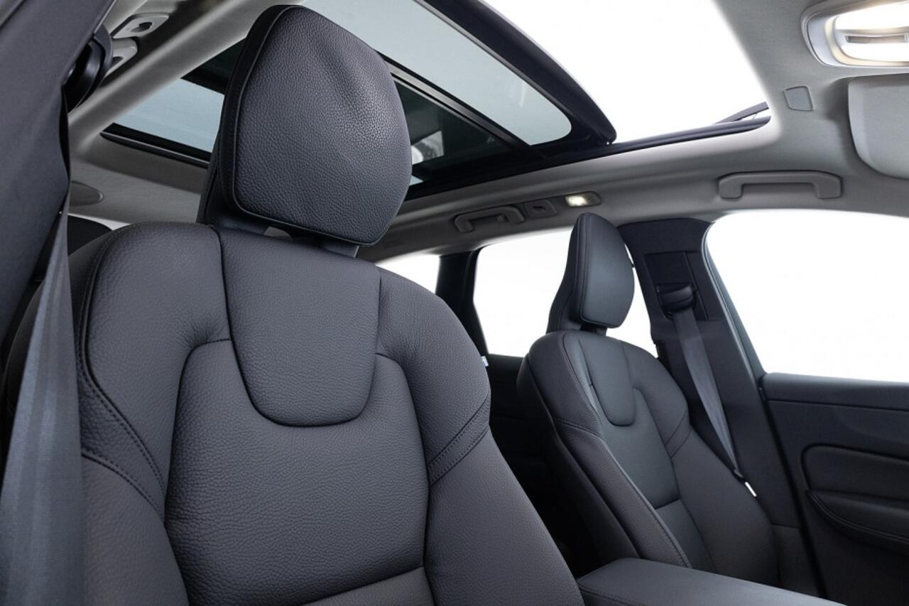 Volvo XC60 2.0 T8 Plug-in hybrid AWD Ultra Bright | BOWERS & WILKINS | LUCHTVERING ? 1e Eigenaar