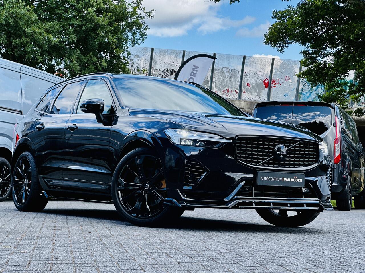 Volvo XC60 2.0 T8 Hybrid | AWD | Dark Label | Panodak | Stoelverw/ventilatie | Luchtvering | 21" | Adapt Cruise | Trekhaak | Leer | Inc. btw