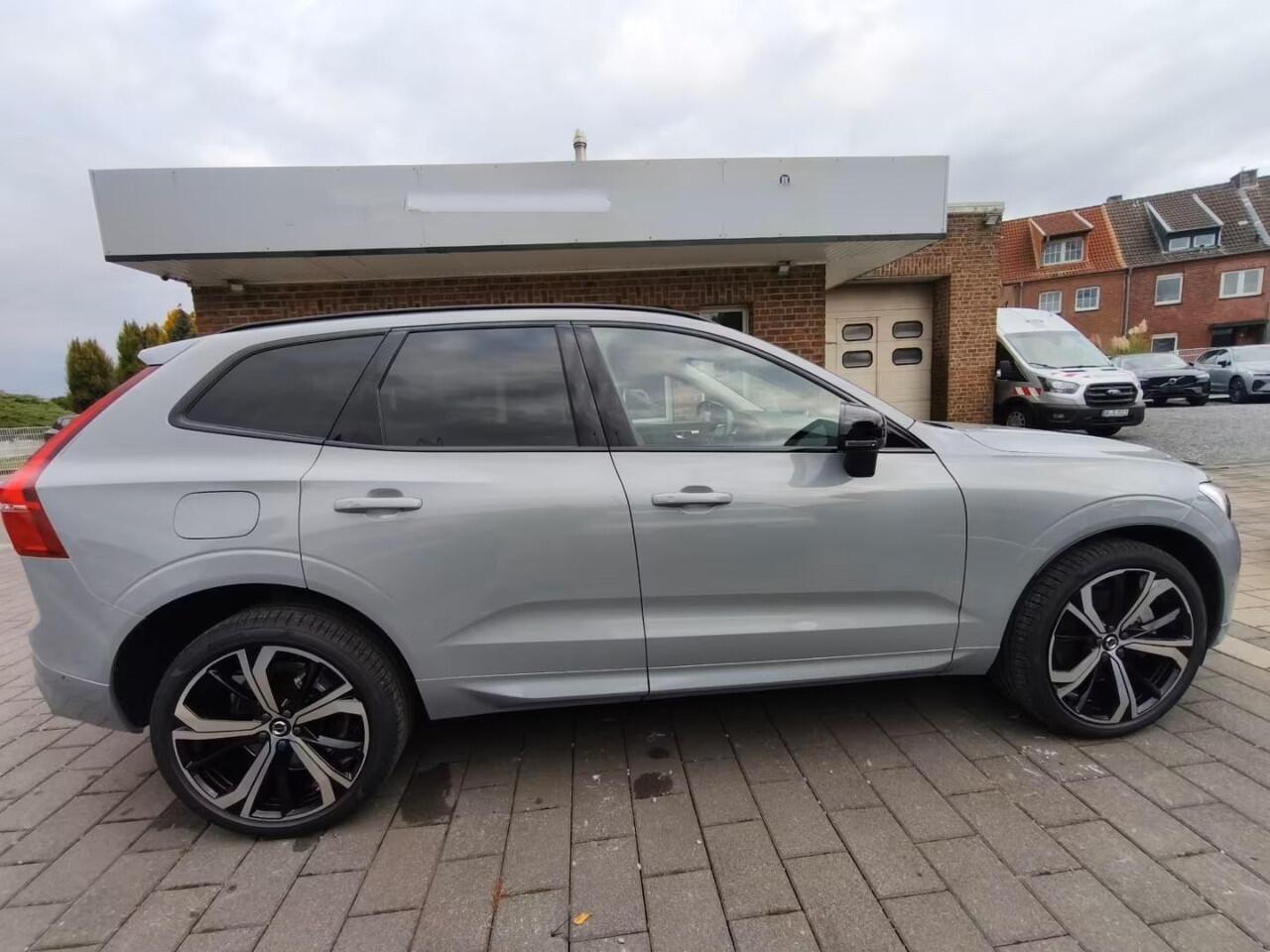 Volvo XC60 2.0 T8 Plug-in hybrid AWD Plus Dark (335kW/455PK) FULL OPTION ** 1e EIG - Ex VOLVO - ¤ 27.000,= onder NP ** ** INFORMEER OOK NAAR ONZE AANTREKKELIJKE FINANCIAL-LEASE TARIEVEN **