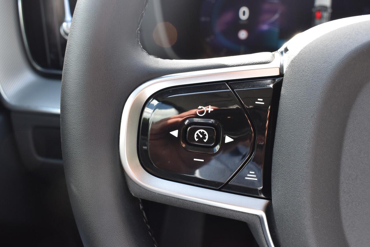 Volvo XC60 T8 AWD 455PK Plug-in hybrid Ultra Dark | Pano dak | Head Up Display | 360 Camera | ACC | Pilot Assist | Harman & Kardon | Keyless |