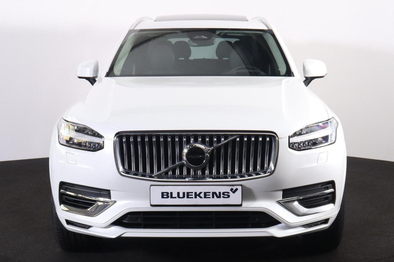 Volvo XC90 T8 Recharge AWD Ultimate Bright - Panorama/schuifdak - IntelliSafe Assist & Surround - Parkeercamera achter - Verwarmde voorstoelen, stuur & achterbank - Parkeersensoren voor & achter - Elektr. bedienb. voorstoelen met geheugen - Draadloze tel. lader - 20