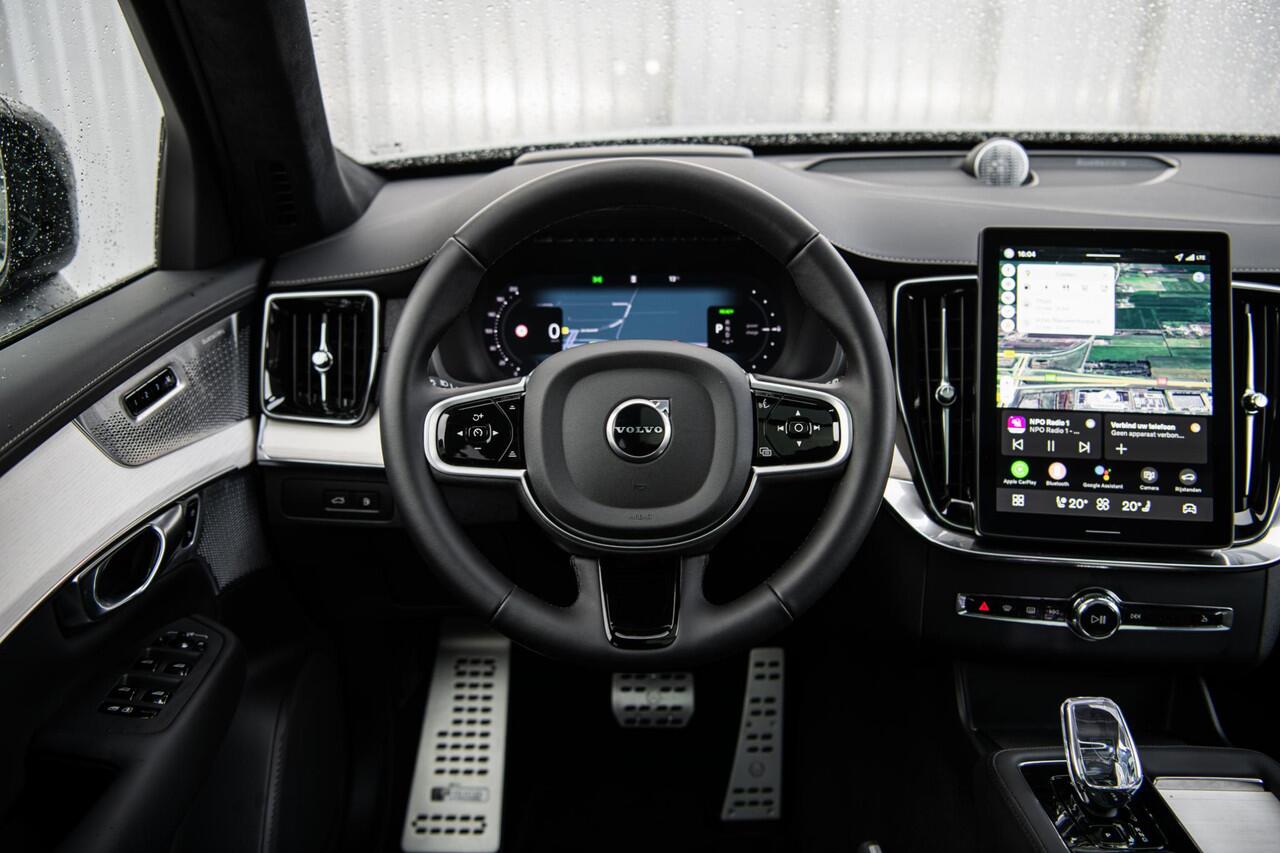 Volvo XC90 2.0 T8 Plug-in hybrid AWD Ultra Dark | Facelift | Black Edition | Trekhaak | Selected Level | Heico | Bowers & Wilkins | Gelamineerd Glas | Luchtvering | 22" Velgen |