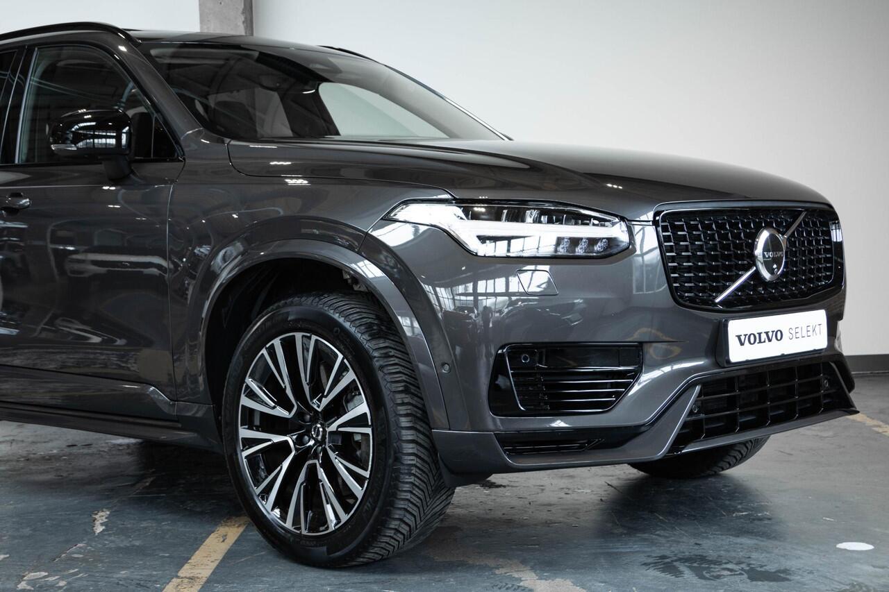 Volvo XC90 T8 Recharge AWD Ultimate Dark | Wegklapbare trekhaak | 360 Graden Camera | Getint Glas Achter | Luchtvering | Adaptieve Cruise Control | Verwarmbare Voorstoelen | Dodehoekdetectie Met Correctie | Panorama Dak | Rijstrooksensor Met Correctie | Navigatiesys
