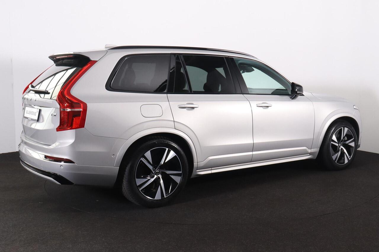 Volvo XC90 T8 Recharge AWD Plus Dark - Luchtvering - Panorama/schuifdak - IntelliSafe Assist & Surround - 360º Camera - Harman/Kardon audio - Adaptieve LED koplampen - Verwarmde voorstoelen, stuur & achterbank - Parkeersensoren voor & achter - Elektr. bedienb. voors