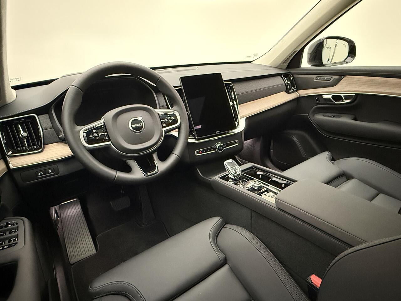 Volvo XC90 T8 455pk AWD Ultra Dark / / NIEUW / DIRECT LEVERBAAR / MY26 / Luchtvering / El. Trekhaak / Getint glas /