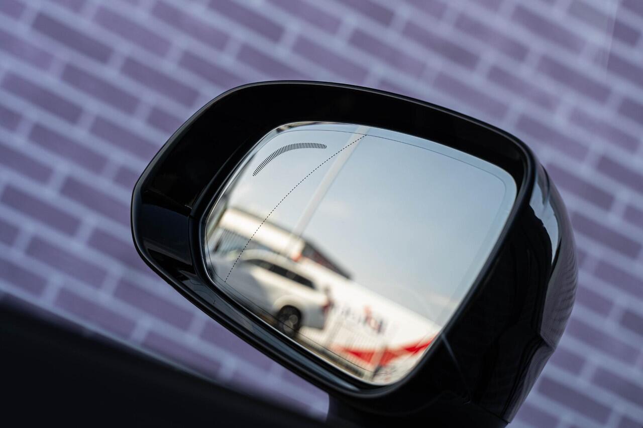 Volvo XC90 T8 Recharge AWD Ultimate Dark | Long Range | Google | Adaptieve Cruise | Schuif-/Kanteldak | Bowers & Wilkins Audio | 360° Camera | Head-Up Display | Stoel-/Stuurverwarming | Gelaagde Zijruit(en) | Getint Glas | 22" LM