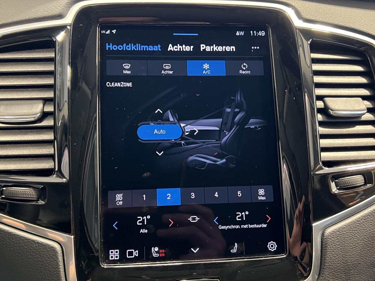 Volvo XC90 2.0 T8 Recharge AWD Plus Dark Long Range | Android/Apple Carplay | LM Velgen 20" | Trekhaak | Voorstoelen + Achterbank + Stuur Verwarmd | Adaptieve Cruise Control |