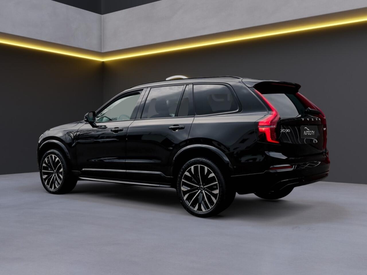 Volvo XC90 Ultra Dark MY26 Recharge Plug-In Hybrid AWD Pano l HUD l Leder l