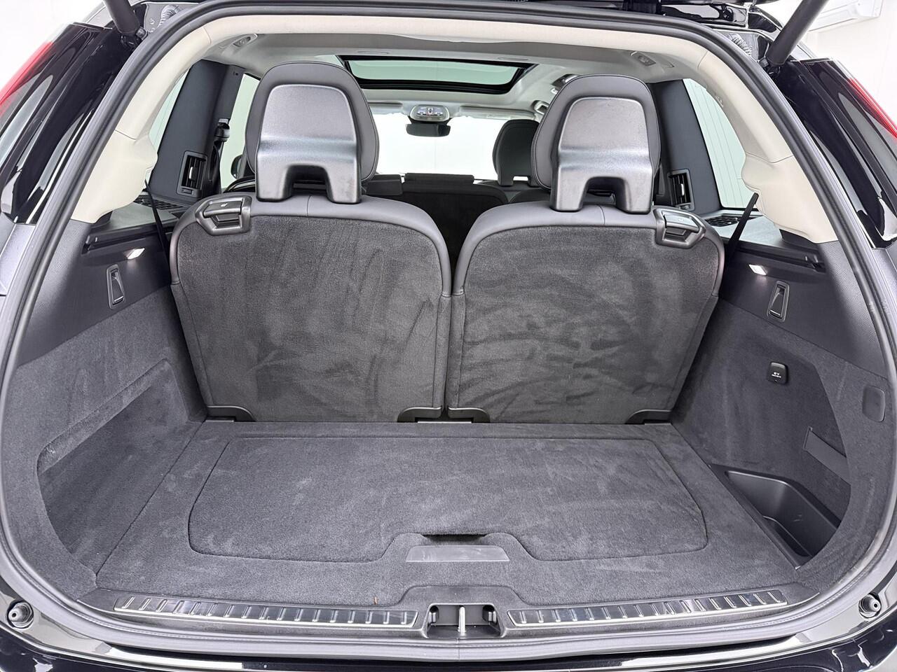 Volvo XC90 2.0 T8 Plug-in hybrid AWD Plus Dark 7-Persoons | Nieuwe Auto (1.000 km) | Vol Opties | Head-Up | Winterpakket | Harman & Kardon | Panoramadak | Memory Stoelen | Matrix-LED | 360 Camera | Rijklaar met Volledige Volvo Fabrieksgarantie