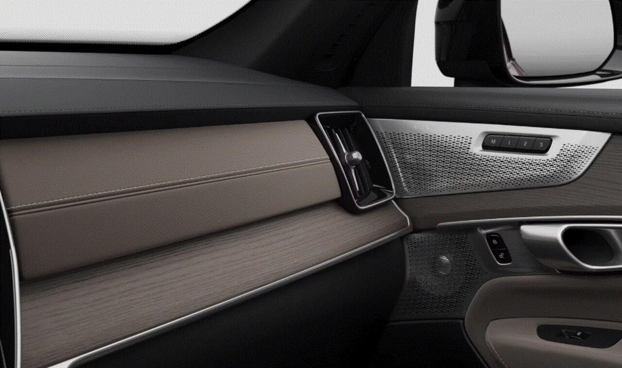 Volvo XC90 T8 455PK Automaat Plug-in Hybrid AWD Ultra Dark / Luchtvering / Bowers & Wilkins / 360 Camera / Head Up Display / Gelamineerde Ramen / 22'' Velgen /