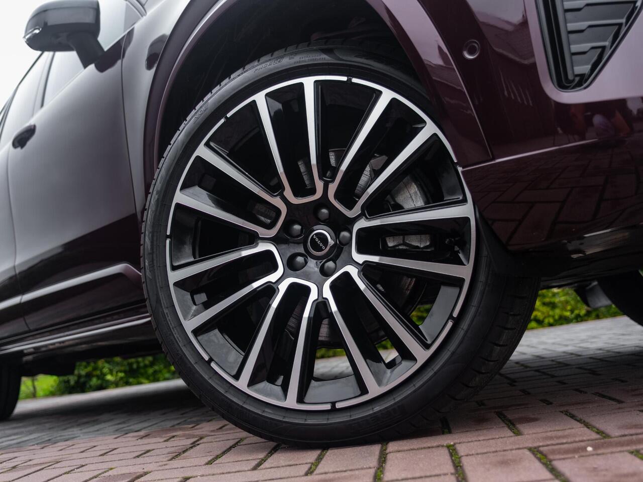 Volvo XC90 2.0 T8 Plug-in hybrid AWD Ultra Dark MY26 455pk | 7p | B&W Surround Stereo | Elek Trekhaak | Luchtvering | Nappa volleder + Stoelkoeling + Massage | 22" | HUD | Etc.. Etc..