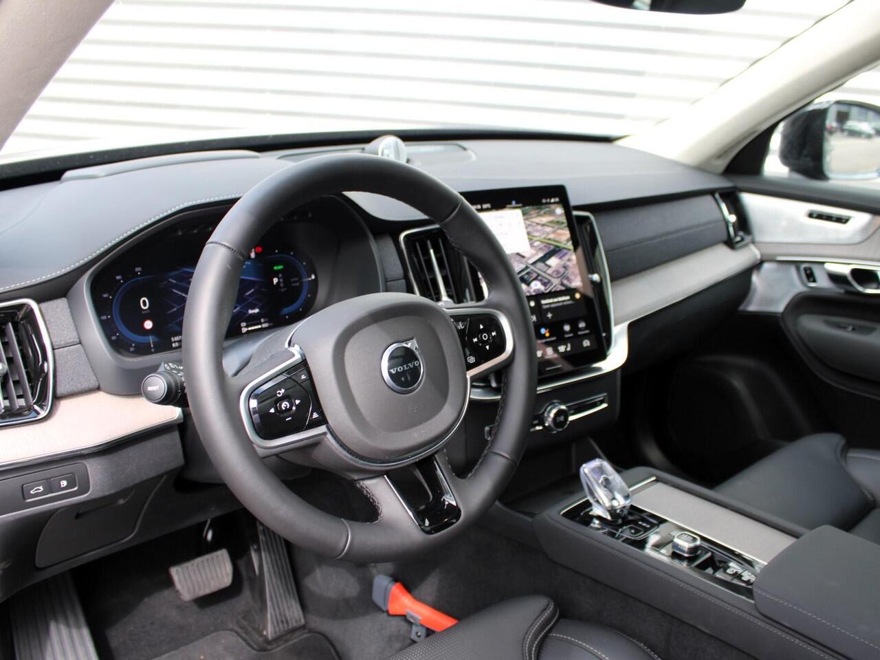 Volvo XC90 2.0 T8 Plug-in hybrid AWD Ultra Dark Automaat / Panoramadak / Luchtvering / Bowers&Wilkens audio / Trekhaak / Massage voorstoelen