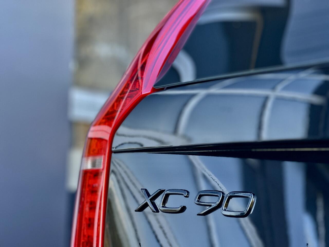 Volvo XC90 2.0 T8 Recharge | AWD | Dark Label | Pano | Grijs Leer | Luchtvering | Adapt Cruise | 360 Camera | Elek. Trekhaak | Incl BTW