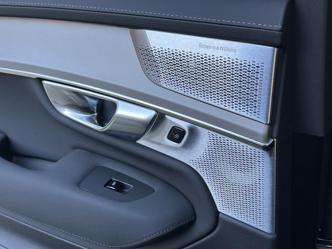 Volvo XC90 2.0 T8 Plug-in hybrid AWD Ultra Dark Exec. Ed. Panorama dak / Luchtvering / Bowers& Wilkins audio / Head-up display / Geventileerd leder met massagefunctie voorstoelen / Nubuck hemelbekl. / 22 inch wielen