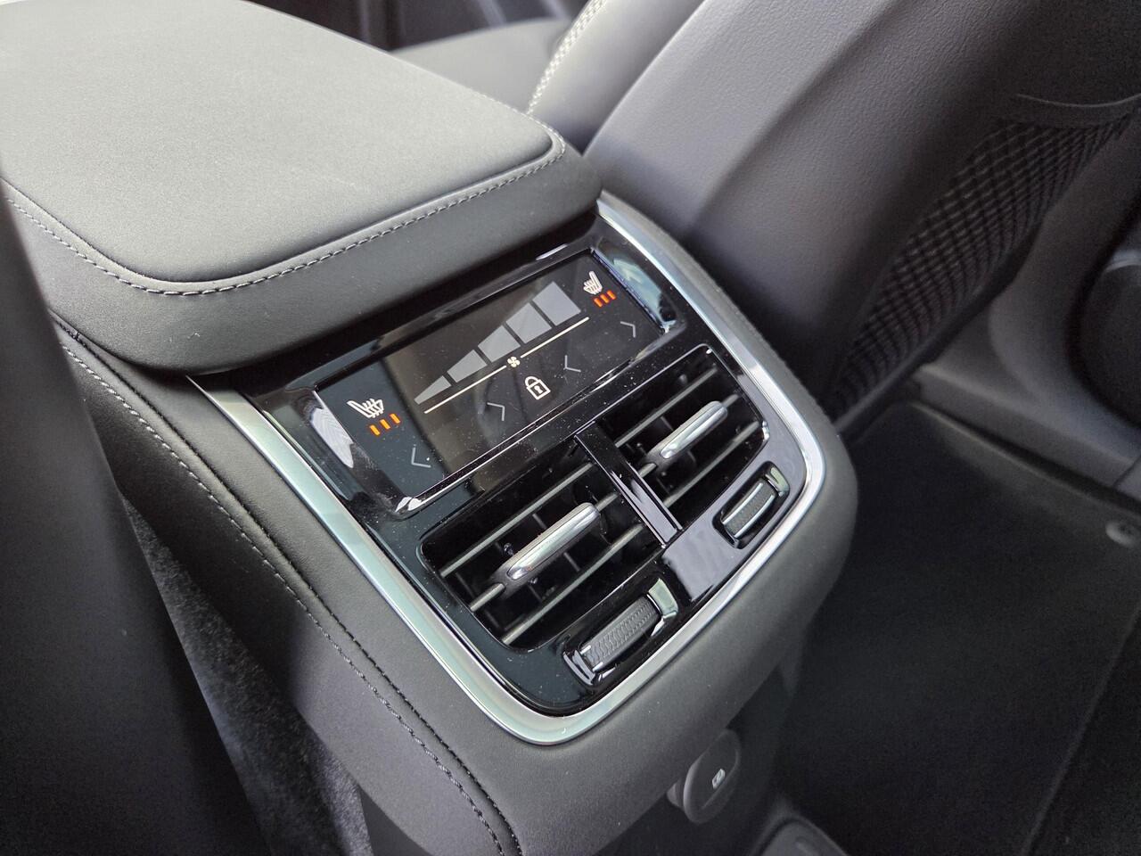 Volvo XC90 T8 Plug-in hybrid AWD Ultra Bright | Nappa leder met massage | Actieve luchtvering | Bowers & Wilkins | 22" 7-Dubbel Spaaks | Extra getint glas