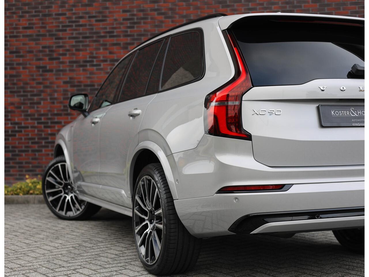 Volvo XC90 T8 AWD Ultra Dark | Pano - Trekhaak - B&W