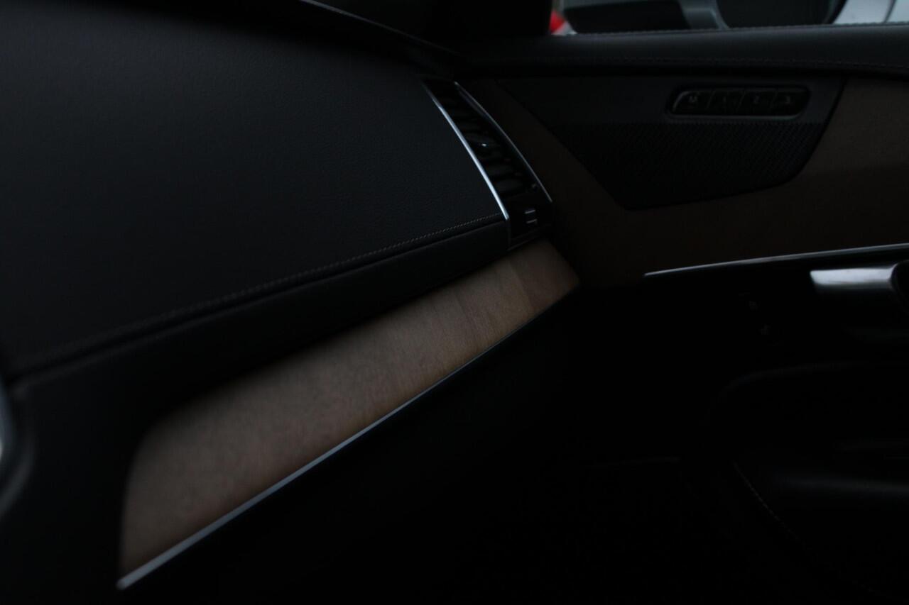 Volvo XC90 2.0 T8 Twin Engine AWD Inscription / 7 PERS / PANO DAK / LUCHTVERING / TREKHAAK / 390 PK