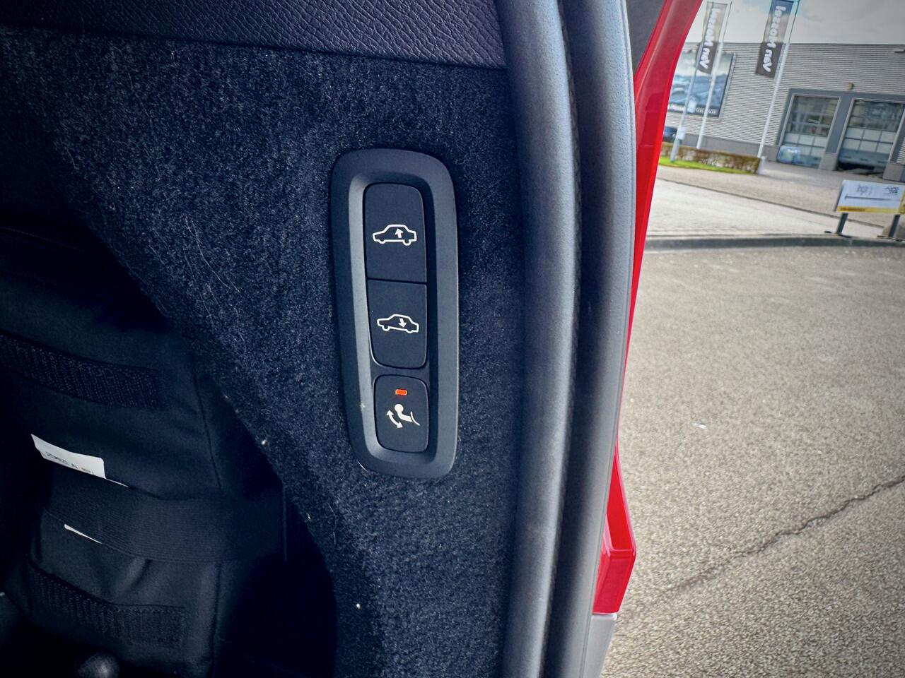 Volvo XC90 2.0 T8 Recharge AWD Ultra Dark 22" LEDER LUCHTVERING MASSAGE