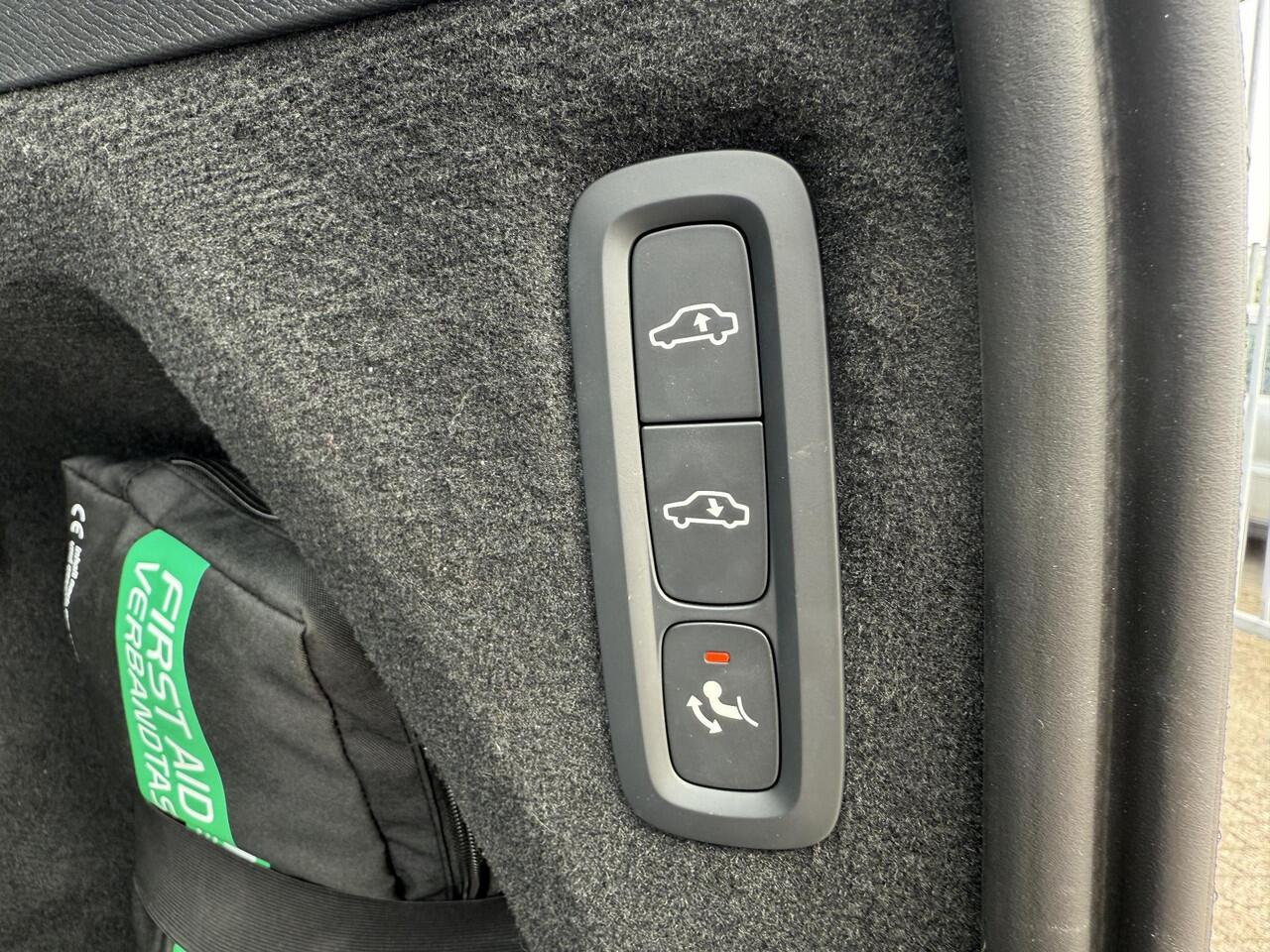 Volvo XC90 2.0 T8 Plug-in hybrid AWD Ultra Dark | Nieuw Binnen | Panoramadak | Massage | Luchtvering | HUD | 360° Camera | Bowers & Wilkins | Adaptieve Cruise controle | Blis |