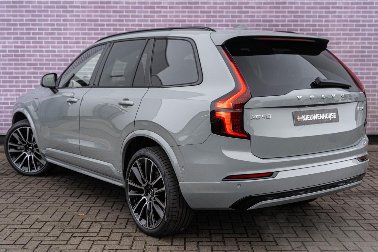 Volvo XC90 T8 Plug-in hybrid AWD Ultra Dark | 7-Zits | Google | Longe Range | Luchtvering | Bowers & Wilkins Audio | Nappa Leder | Head-up Display | Standkachel | Getint Glas | Schuif-/Kanteldak | 22" LM