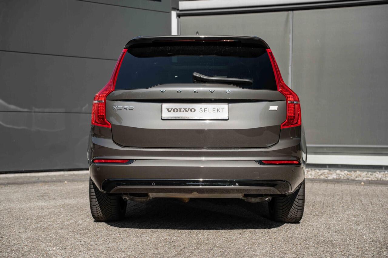 Volvo XC90 T8 Recharge AWD Ultimate Dark | Panoramadak | Luchtvering | Semi elektrische trekhaak | Premium audio by Harman Kardon | Verwarmbare voorstoelen, achterbank en stuurwiel | Head up display | Rondomzicht Camera | 21 inch Lichtmetalen velgen | Alarmklasse 3