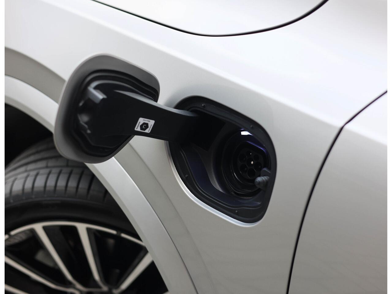 Volvo XC90 T8 AWD Ultra Dark | Pano - Trekhaak - B&W