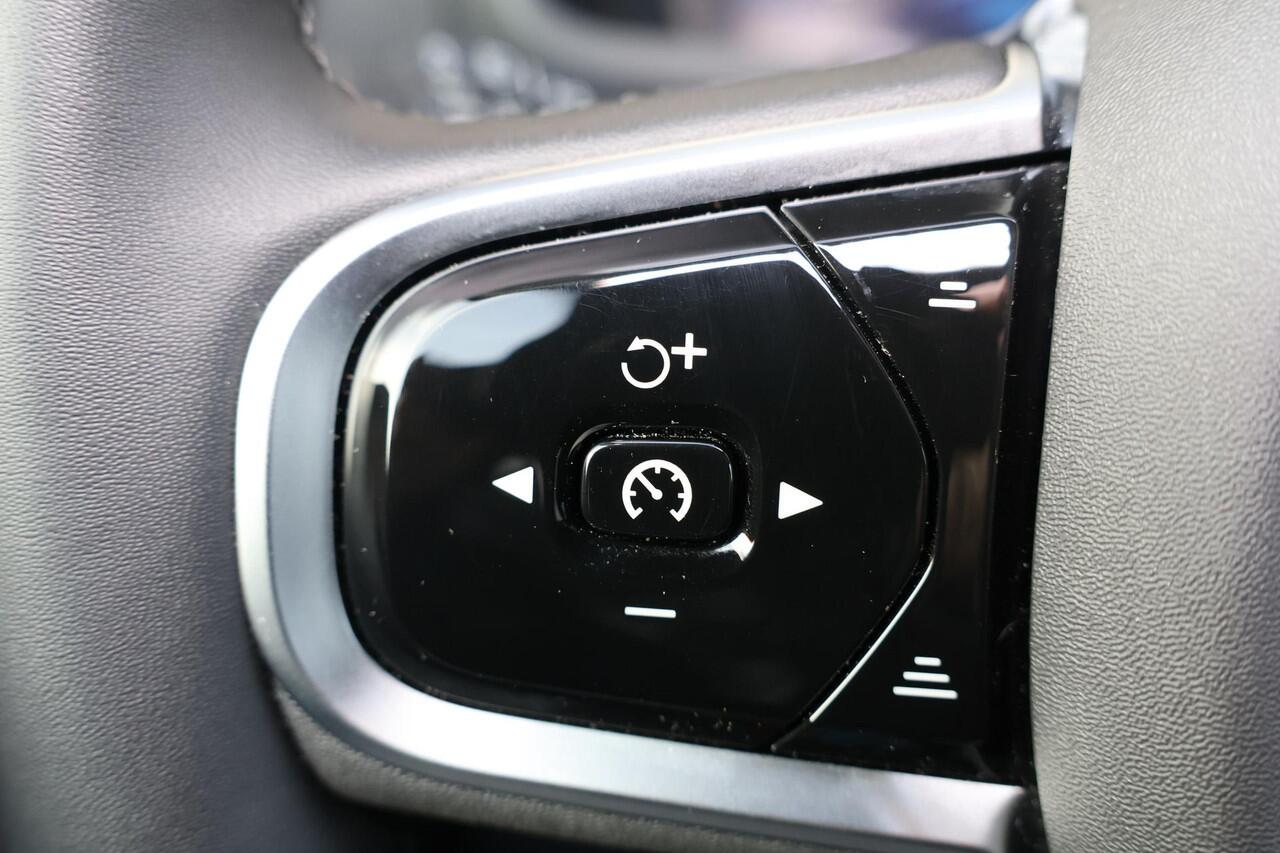 Volvo XC90 T8 Recharge AWD Plus Bright - Panorama/schuifdak - IntelliSafe Assist & Surround - 360º Camera - Harman/Kardon audio - Adaptieve LED koplampen - Verwarmde voorstoelen, stuur & achterbank - Parkeersensoren voor & achter - Elektr. bedienb. voorstoelen met g