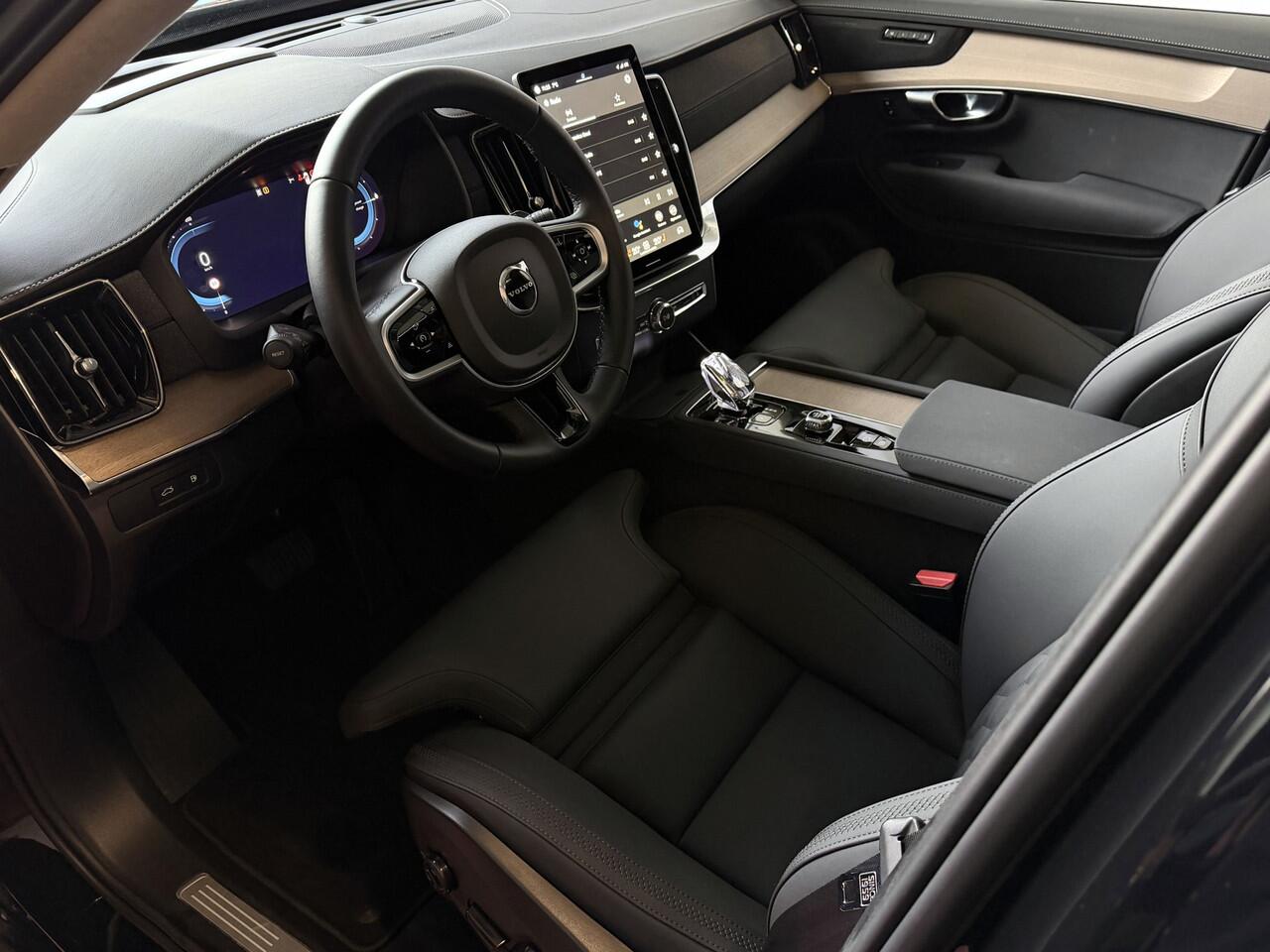 Volvo XC90 2.0 T8 456 PK PHEV AWD LUCHTVERING 7P ULTRA DARK SCHUIFDAK 21''LMV STOEL/STUUR.VERW HARMAN KARDON PANORAMA STANDKACHEL HEADUP ? Top Auto's Wijchen , Altijd een Ruim aanbod van Volvo's i BUSINESS / CORE / BRIGHT / DARK / ULTRA DARK / PLUS DARK / BLACK ED