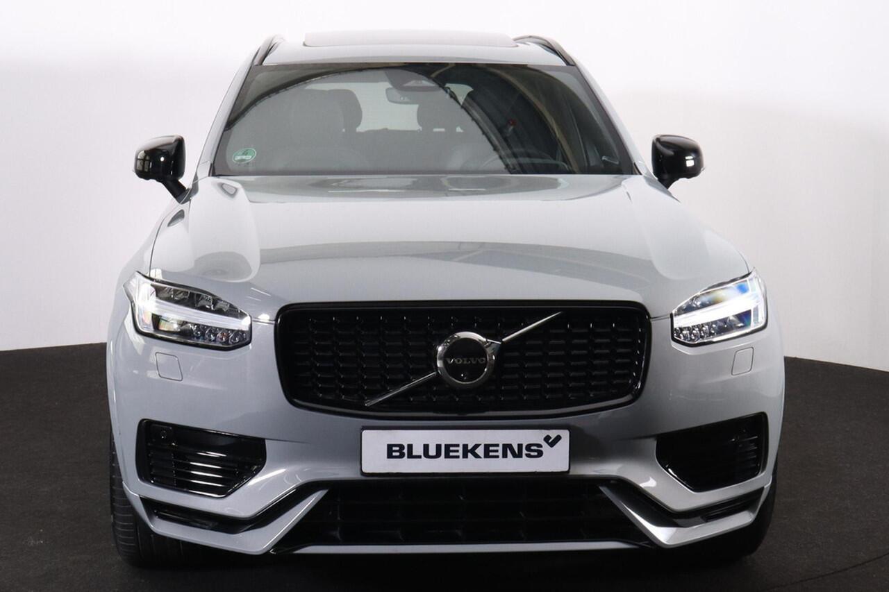 Volvo XC90 T8 Recharge AWD Ultimate Dark - Luchtvering - Panorama/schuifdak - IntelliSafe Assist & Surround - 360º Camera - Adaptieve LED koplampen - Verwarmde voorstoelen, stuur & achterbank - Parkeersensoren voor & achter - Elektr. bedienb. voorstoelen met geheug