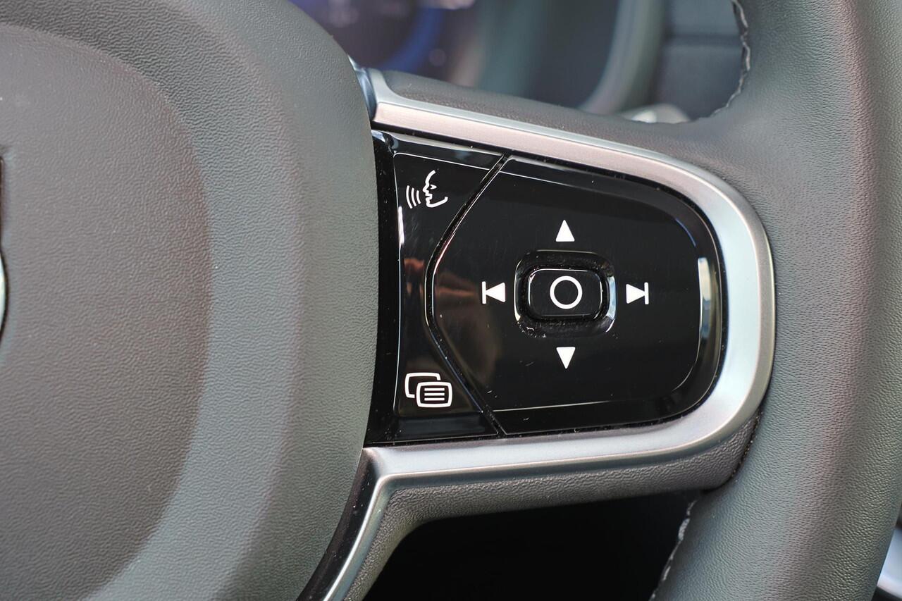 Volvo XC90 T8 Recharge AWD Plus Dark - Panorama/schuifdak - IntelliSafe Assist & Surround - 360º Camera - Harman/Kardon audio - Verwarmde voorstoelen, stuur & achterbank - Parkeersensoren voor & achter - Elektr. bedienb. voorstoelen met geheugen - Draadloze tel. lad