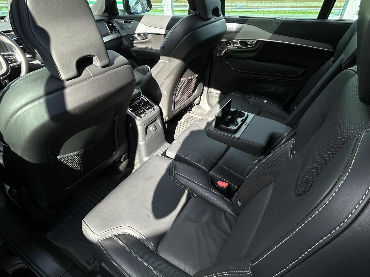 Volvo XC90 2.0 T8 Plug-in hybrid AWD Ultra Dark Trekhaak, Luchtvering, Panoramadak, 4x Stoelverwarming, Bowers&Wilkins, Head-up display, 22 Inch