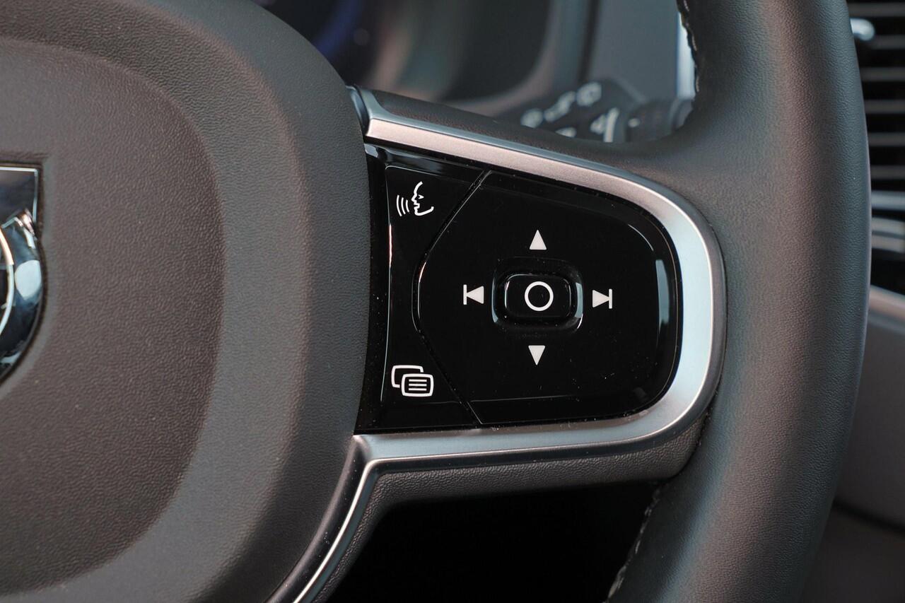 Volvo XC90 T8 Recharge AWD Plus Dark - IntelliSafe Assist & Surround - Harman/Kardon audio - Adaptieve LED koplampen - Parkeercamera achter - Verwarmde voorstoelen, stuur & achterbank - Parkeersensoren voor & achter - Elektr. bedienb. voorstoelen met geheugen - Draa