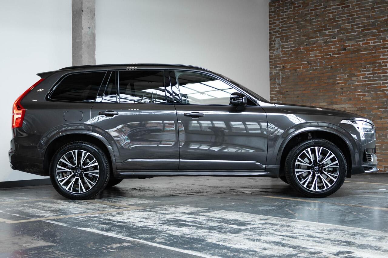 Volvo XC90 T8 Recharge AWD Ultimate Dark | Wegklapbare trekhaak | 360 Graden Camera | Getint Glas Achter | Luchtvering | Adaptieve Cruise Control | Verwarmbare Voorstoelen | Dodehoekdetectie Met Correctie | Panorama Dak | Rijstrooksensor Met Correctie | Navigatiesys