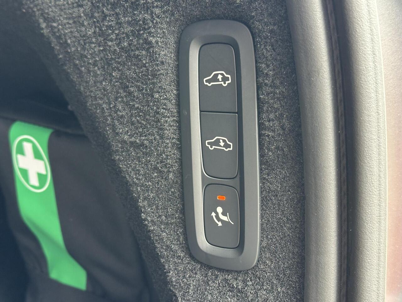 Volvo XC90 2.0 T8 Recharge AWD Ultimate Dark 22 inch / luchtvering / Bowers & Wilkens / 360 camera / headup display/ trekhaak