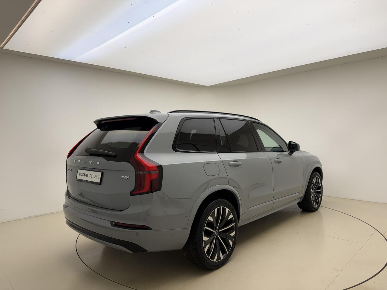 Volvo XC90 T8 455pk AWD Ultra Dark / / NIEUW / DIRECT LEVERBAAR / MY26 / Luchtvering / El. Trekhaak / Getint glas /