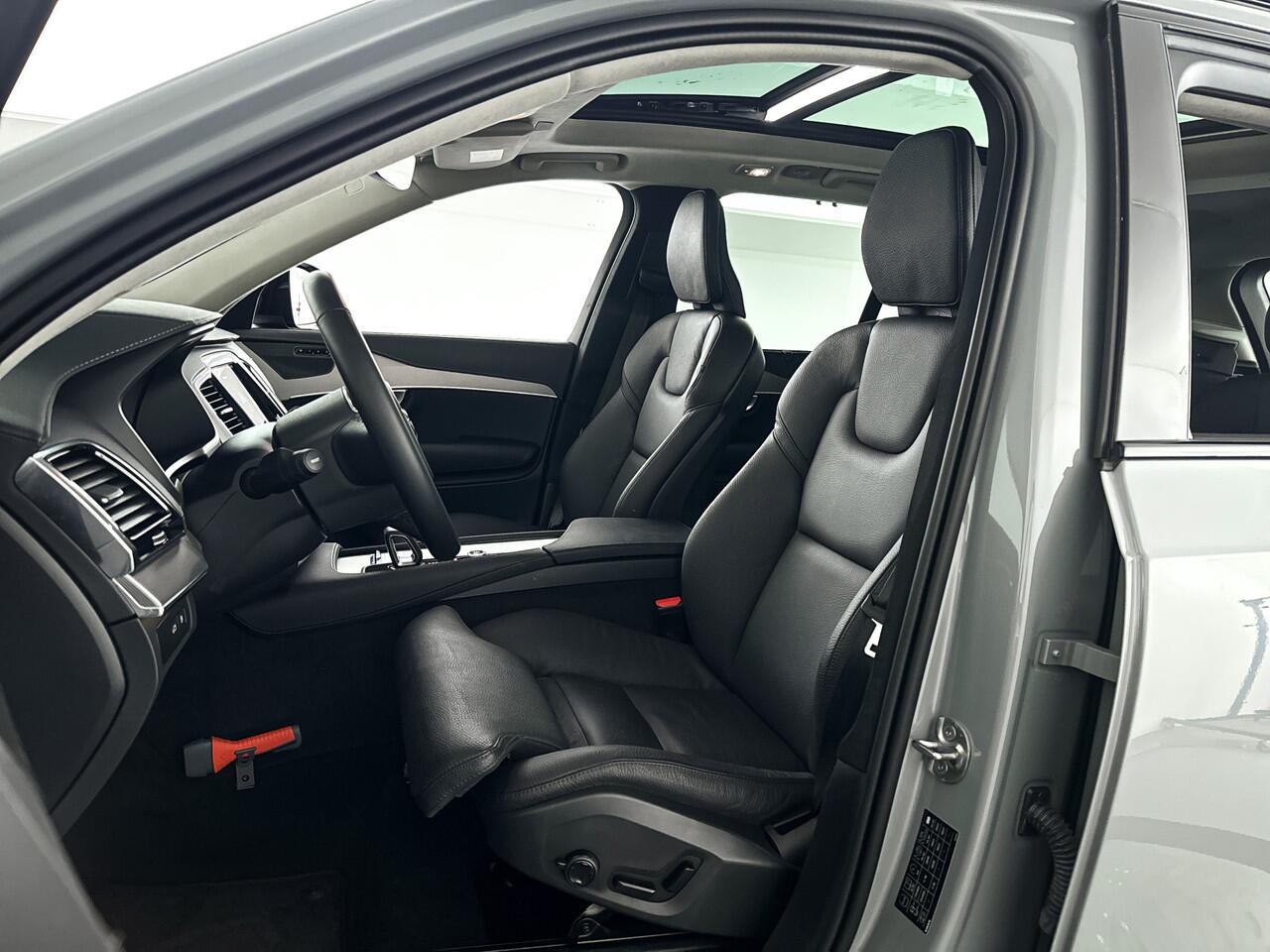 Volvo XC90 T8 Recharge AWD Ultimate Dark | Panoramadak | Head-up Display | Harman Kardon | 360º camera | Luchtvering | Stoel- en Stuurverwarming | Trekhaak