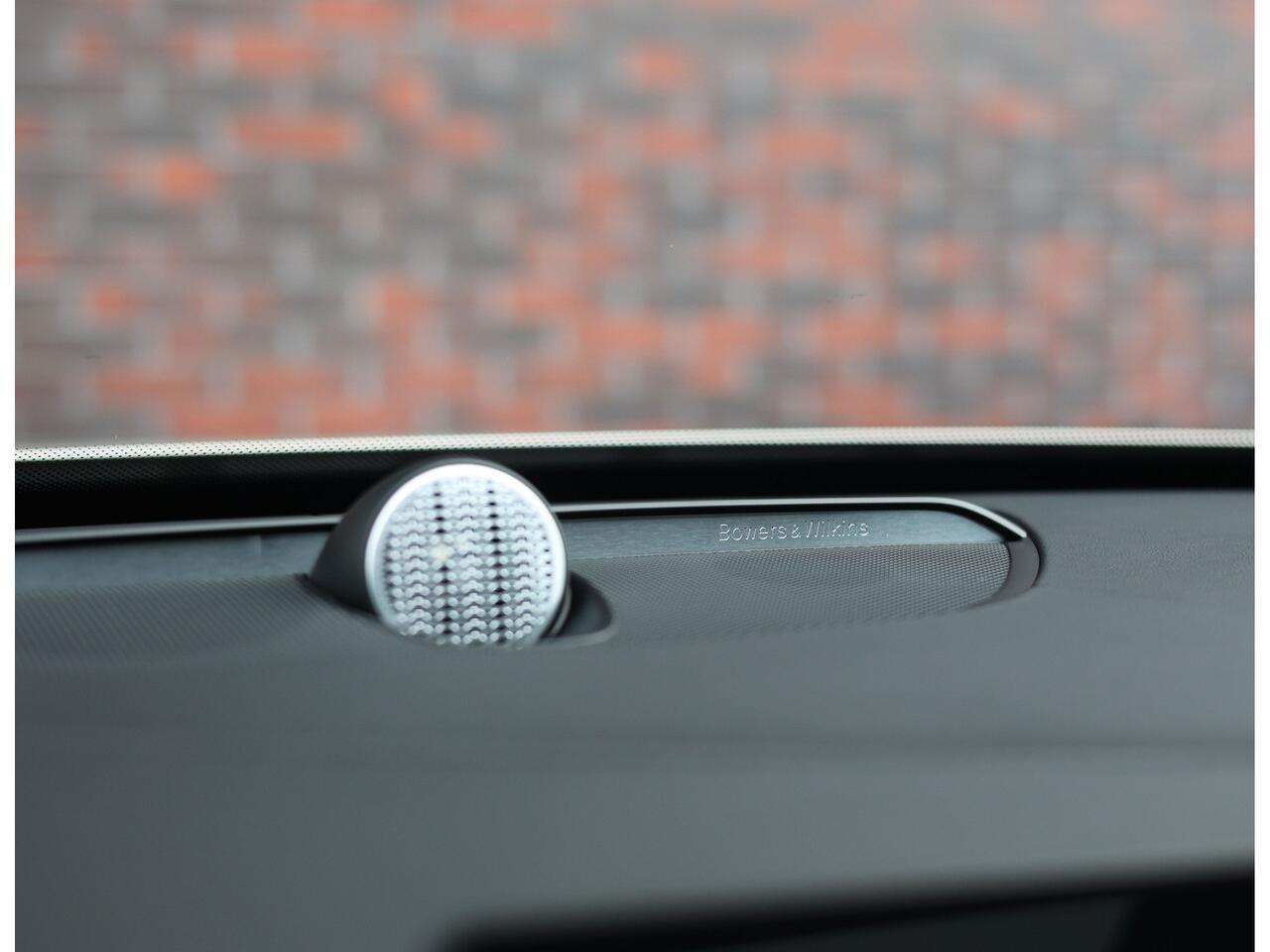 Volvo XC90 T8 AWD Ultra Dark | Direct rijden - Luchtvering - Trekhaak - Bowers&Wilkins