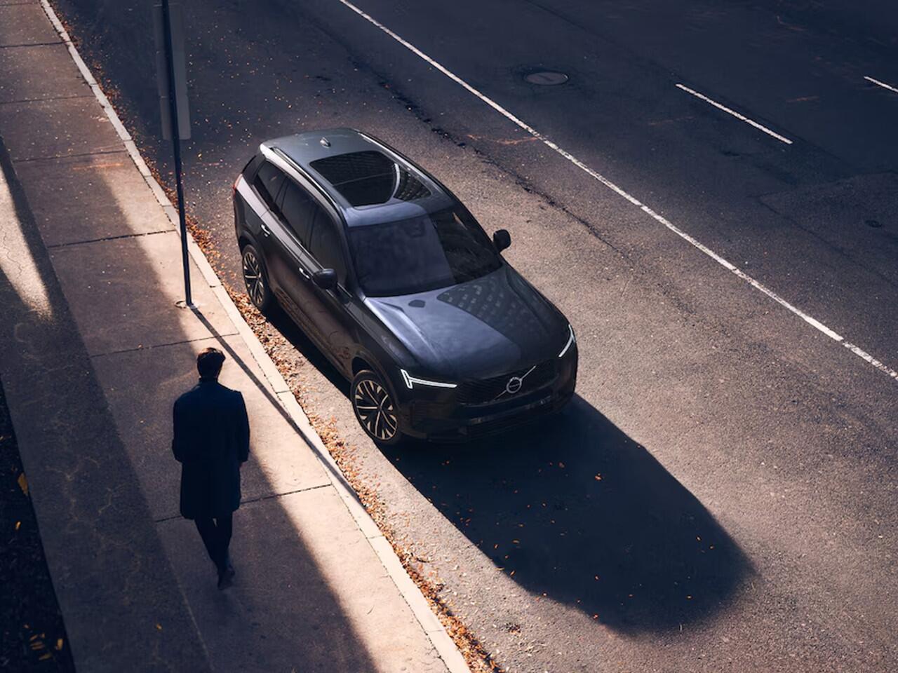 Volvo XC90 T8 Aut. Plug-in hybrid AWD Ultra Dark | Panoramadak | 360° camera | Luchtvering | Bowers & Wilkins | Stoel- en Stuurverwarming