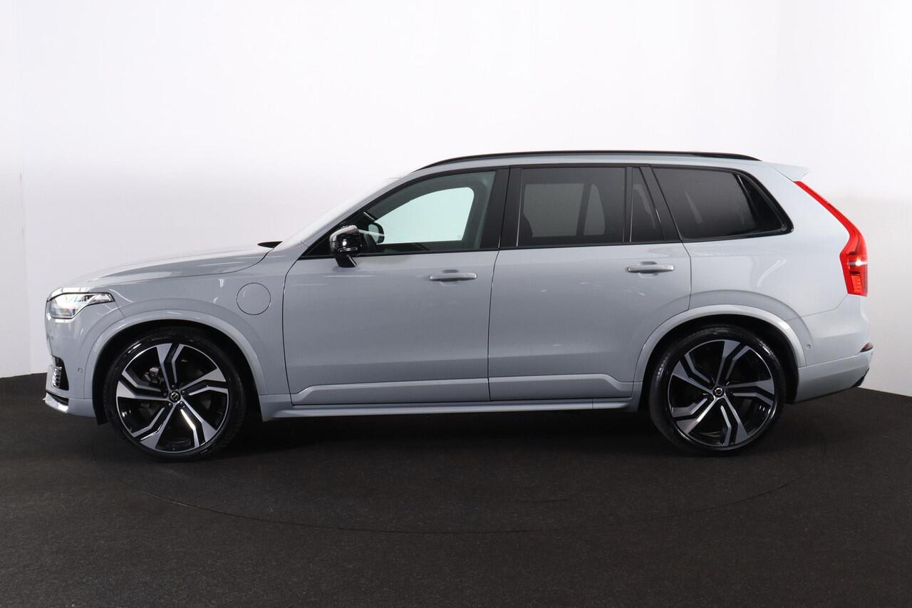 Volvo XC90 T8 Recharge AWD Ultimate Dark - Luchtvering - Panorama/schuifdak - IntelliSafe Assist & Surround - 360º Camera - Adaptieve LED koplampen - Verwarmde voorstoelen, stuur & achterbank - Parkeersensoren voor & achter - Elektr. bedienb. voorstoelen met geheug