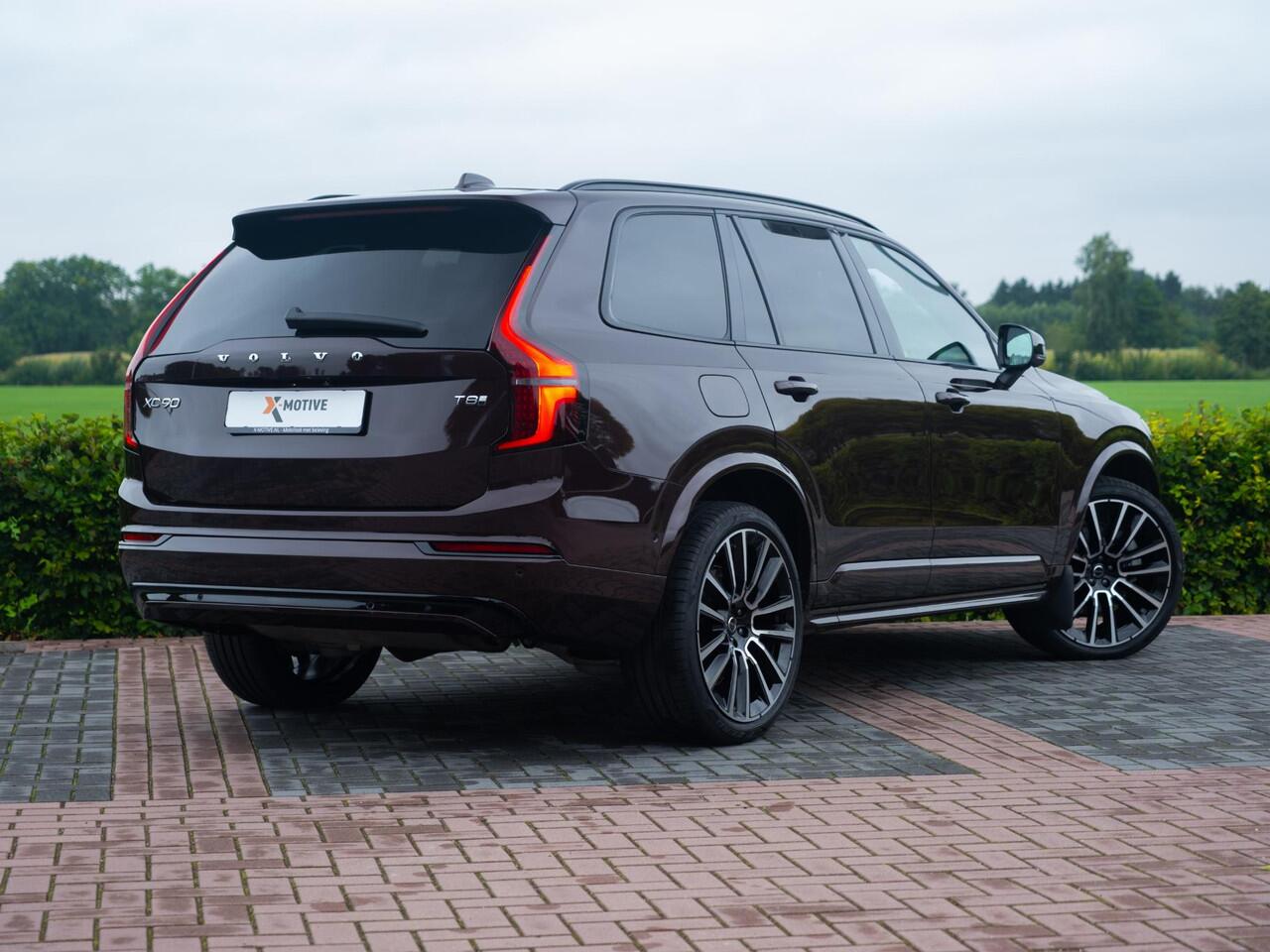 Volvo XC90 2.0 T8 Plug-in hybrid AWD Ultra Dark MY26 455pk | 7p | B&W Surround Stereo | Elek Trekhaak | Luchtvering | Nappa volleder + Stoelkoeling + Massage | 22" | HUD | Etc.. Etc..