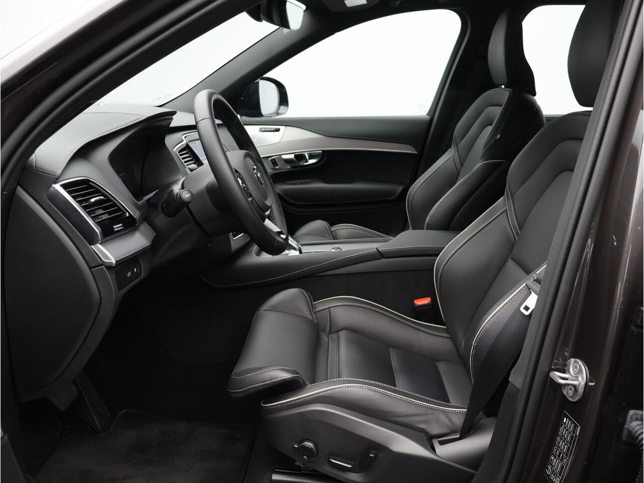 Volvo XC90 T8 AWD Recharge Ultimate Dark / Trekhaak / Luchtvering / B&W audio / 22" / Head up display / 360 Camera / Panoramadak /