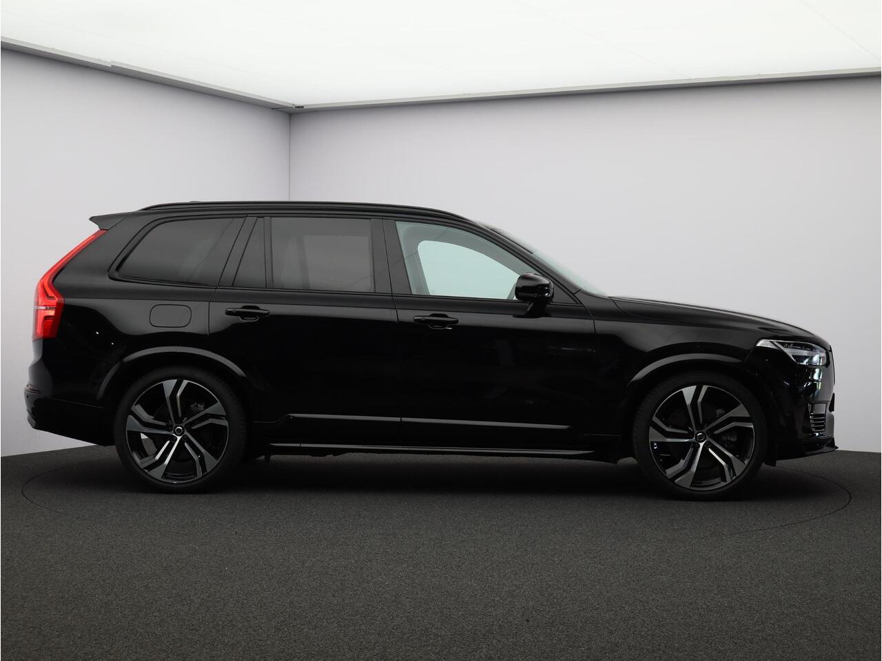 Volvo XC90 T8 455PK Recharge AWD Ultra Dark / Luchtvering / B&W Audio / Trekhaak / 22" / 360gr Camera / Extra Getint Glas / Contourstoelen Nappa /