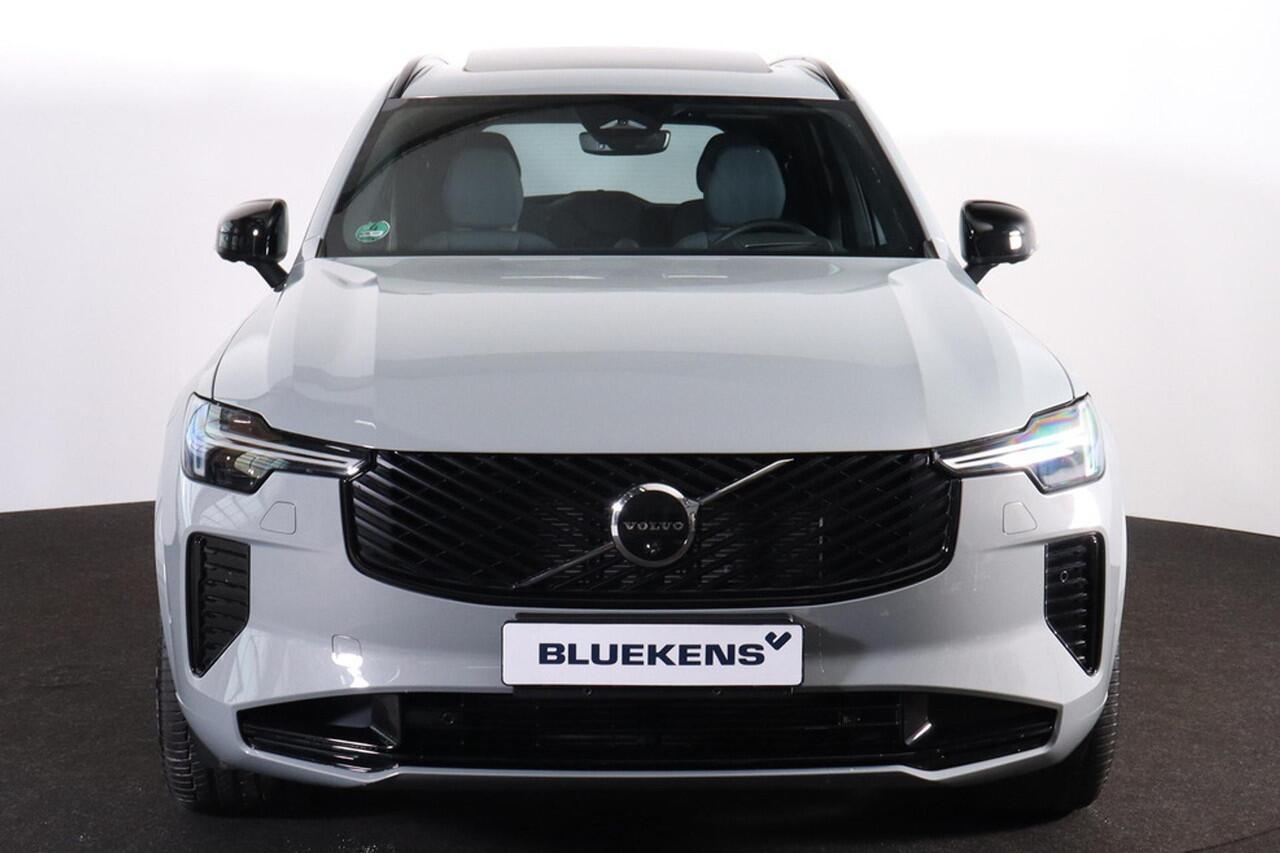 Volvo XC90 T8 Recharge AWD Ultra Dark - Luchtvering - Panorama/schuifdak - IntelliSafe Assist & Surround - 360º Camera - Bowers & Wilkins audio - Verwarmde voorstoelen, stuur & achterbank - Parkeersensoren voor & achter - Elektr. bedienb. voorstoelen met geheugen - 