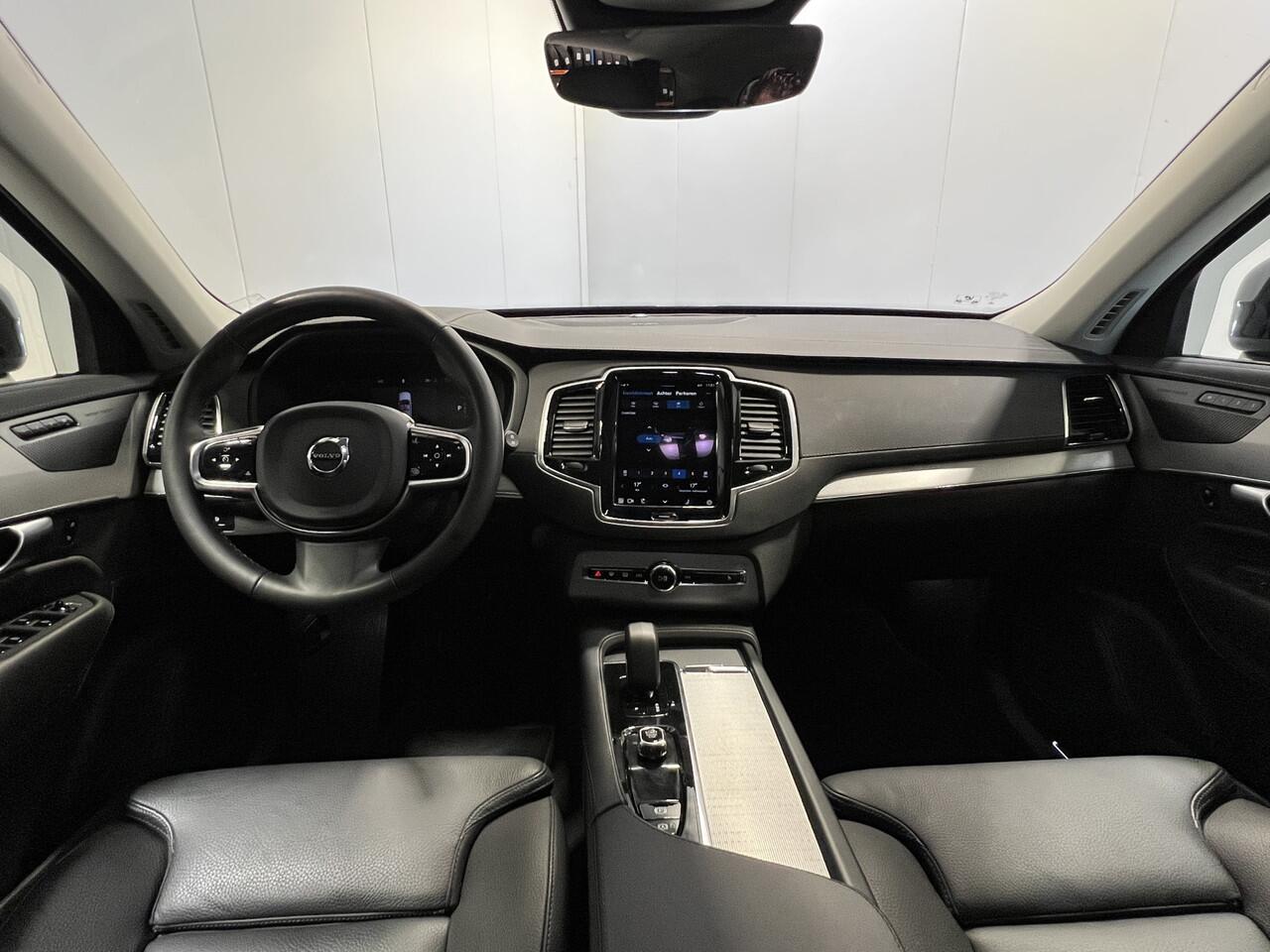 Volvo XC90 2.0 T8 Recharge AWD Plus Dark Long Range | Android/Apple Carplay | LM Velgen 20" | Trekhaak | Voorstoelen + Achterbank + Stuur Verwarmd | Adaptieve Cruise Control |