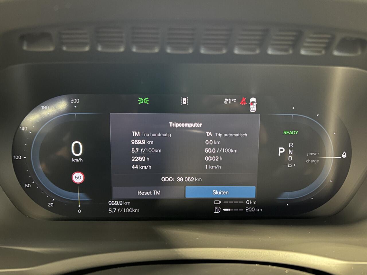 Volvo XC90 2.0 T8 Recharge AWD Plus Dark Long Range | Android/Apple Carplay | LM Velgen 20" | Trekhaak | Voorstoelen + Achterbank + Stuur Verwarmd | Adaptieve Cruise Control |