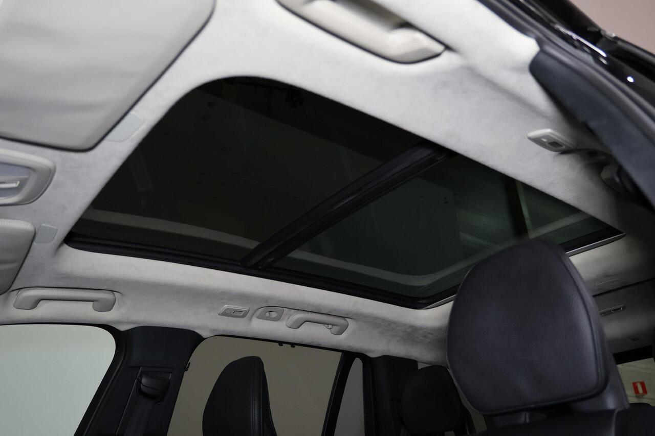 Volvo XC90 T8 Recharge AWD Ultra Bright - Panorama/schuifdak - IntelliSafe Assist & Surround - 360º Camera - Harman/Kardon audio - Adaptieve LED koplampen - Verwarmde voorstoelen, stuur & achterbank - Parkeersensoren voor & achter - Elektr. bedienb. voorstoelen met 