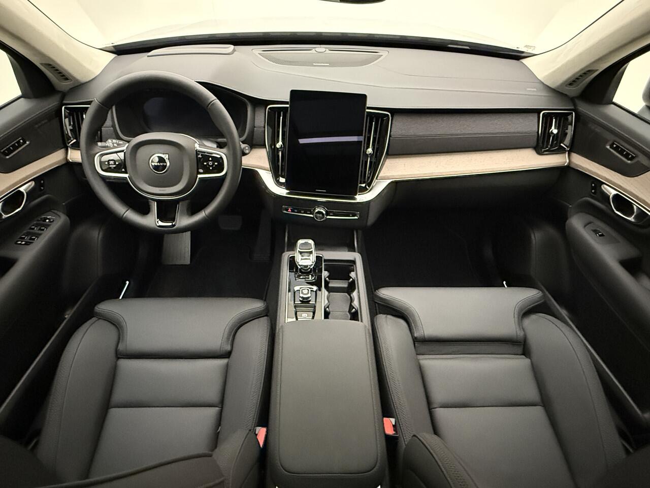 Volvo XC90 T8 455pk AWD Ultra Dark / / NIEUW / DIRECT LEVERBAAR / MY26 / Luchtvering / El. Trekhaak / Getint glas /