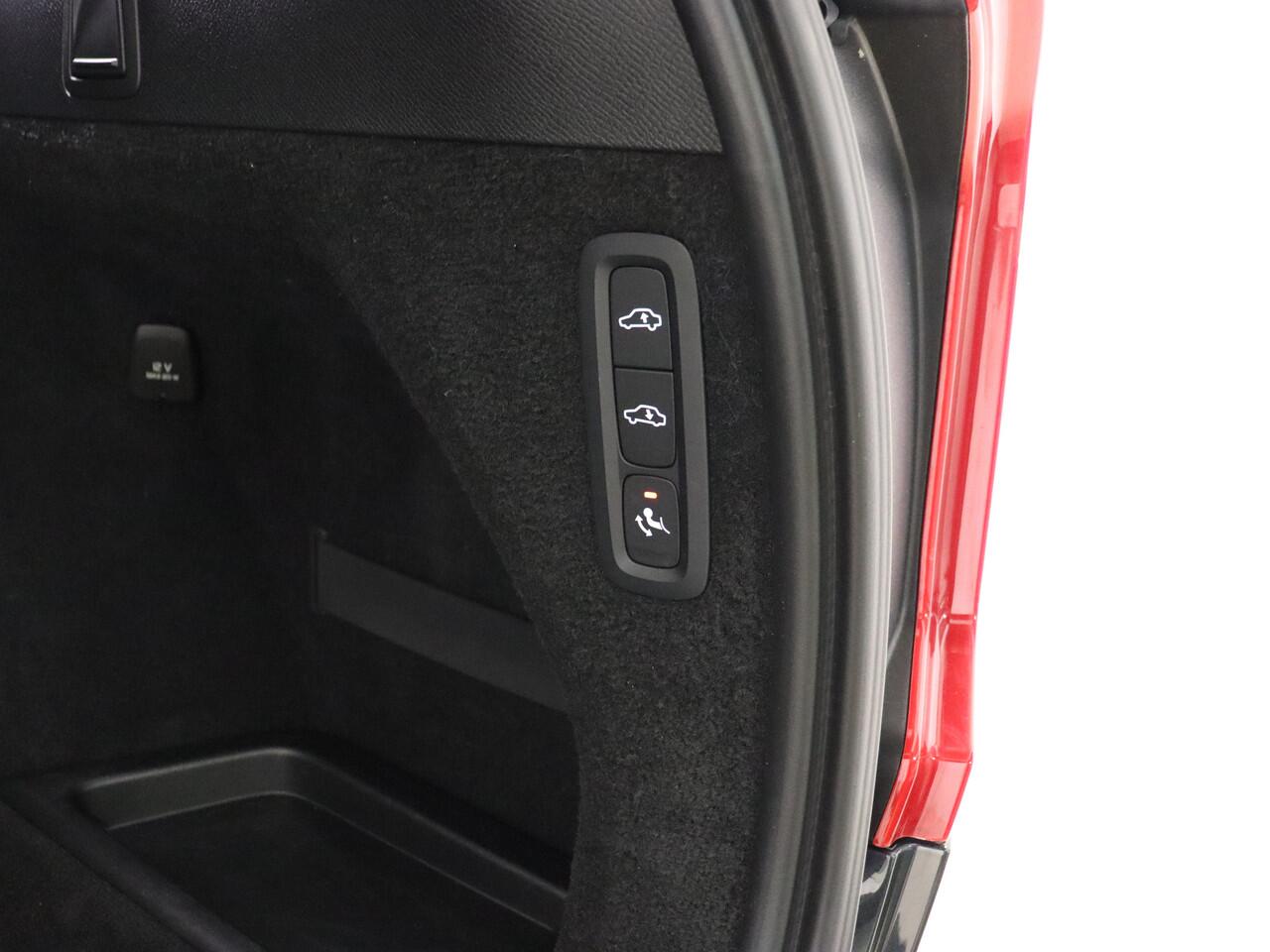 Volvo XC90 T8 390PK AWD R-Design / Luchtvering / Bowers en Wilkins / Geventileerde stoelen / Geïntegreerd kinderzitje / Dubbel glas / Trekhaak / HUD / Pano /