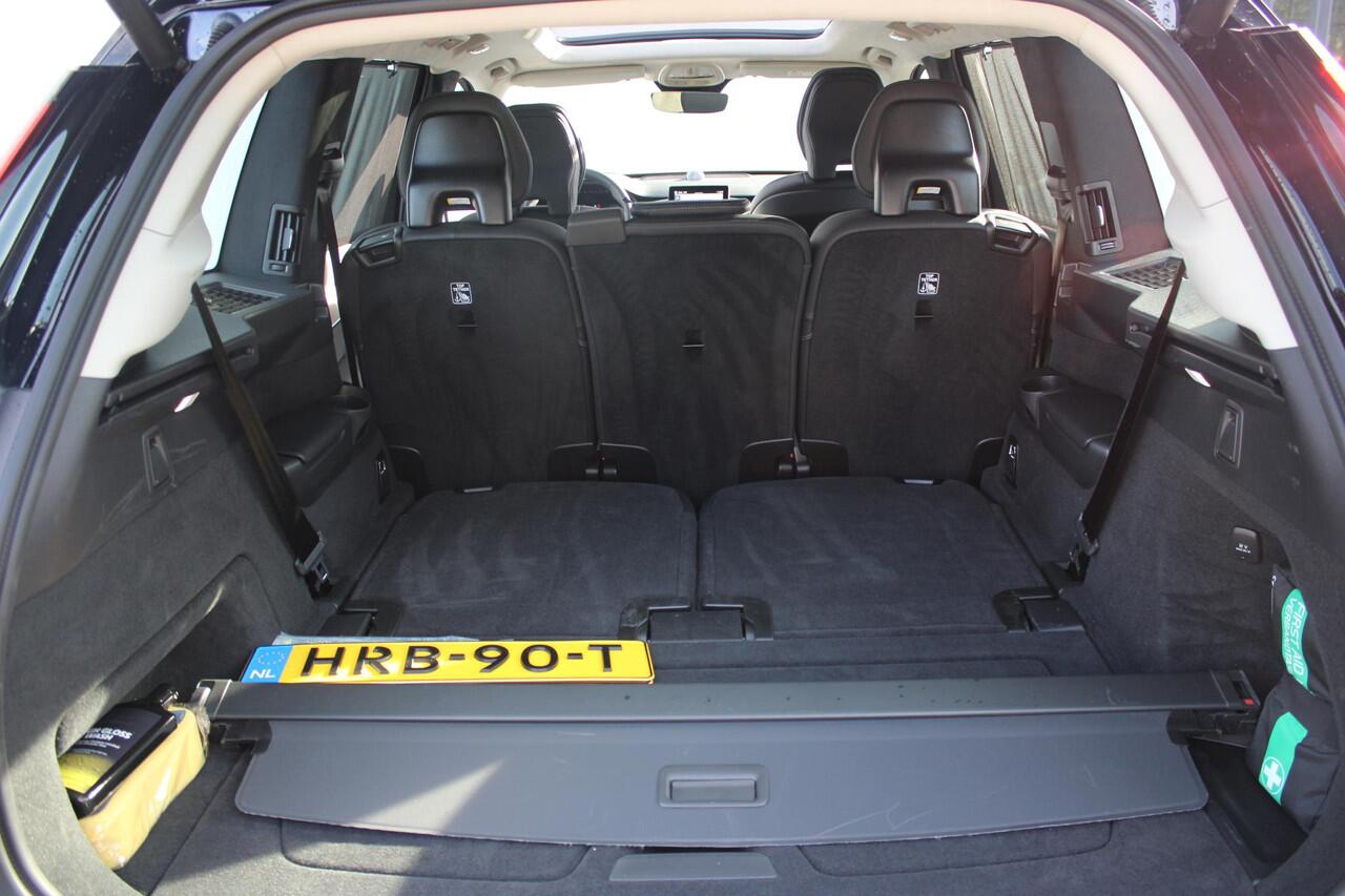 Volvo XC90 T8 445PK Plug-in hybrid AWD Ultra Dark | Luchtvering | Gelamineerde zijruiten | Bowers & Wilkins High End Audio | Massagefunctie voorstoelen | Semi Elektr Trekhaak |