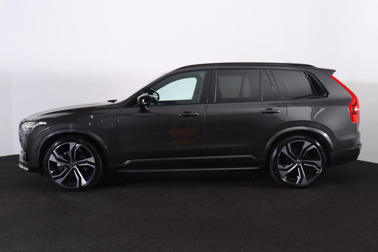 Volvo XC90 T8 Recharge AWD Ultra Dark - Luchtvering - Panorama/schuifdak - IntelliSafe Assist & Surround - Bowers & Wilkins audio - 360º Camera - Adaptieve LED koplampen - Verwarmde voorstoelen, stuur & achterbank - Parkeersensoren voor & achter - Elektr. bedienb. v